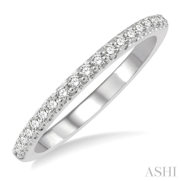 1/4 Ctw Round Cut Diamond Wedding Band in 14K White Gold