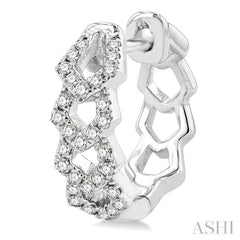 1/4 Ctw Petite Geometric Link Round Cut Diamond Fashion Huggies in 10K White Gold