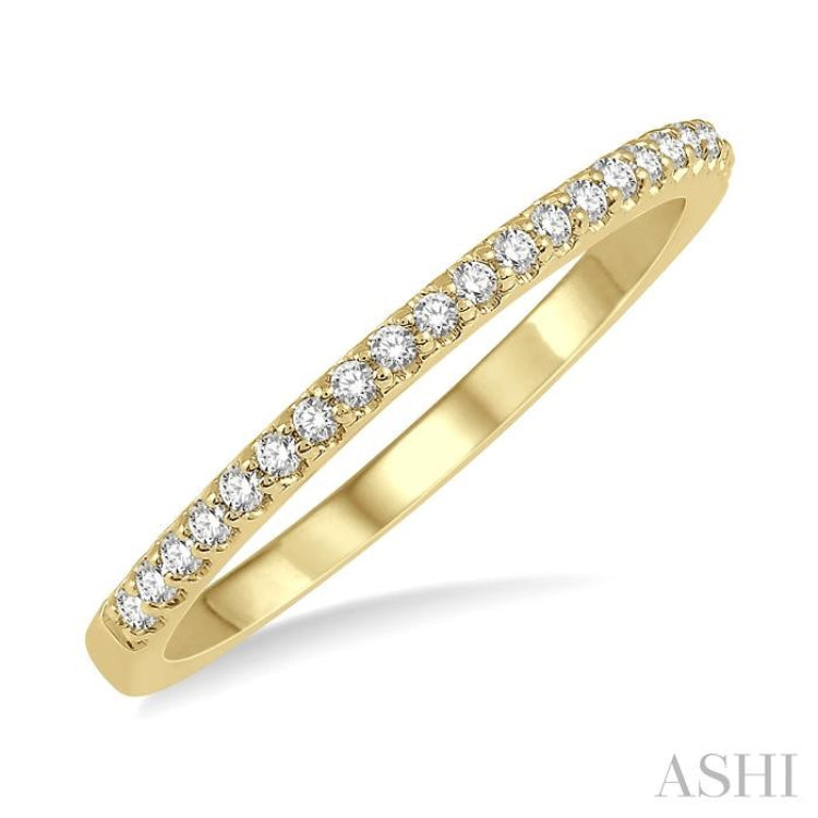 1/10 Ctw Round Cut Diamond Wedding Band in 14K Yellow Gold