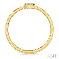 1/20 Ctw Initial 'P' Round Cut Diamond Fashion Ring in 10K Yellow Gold