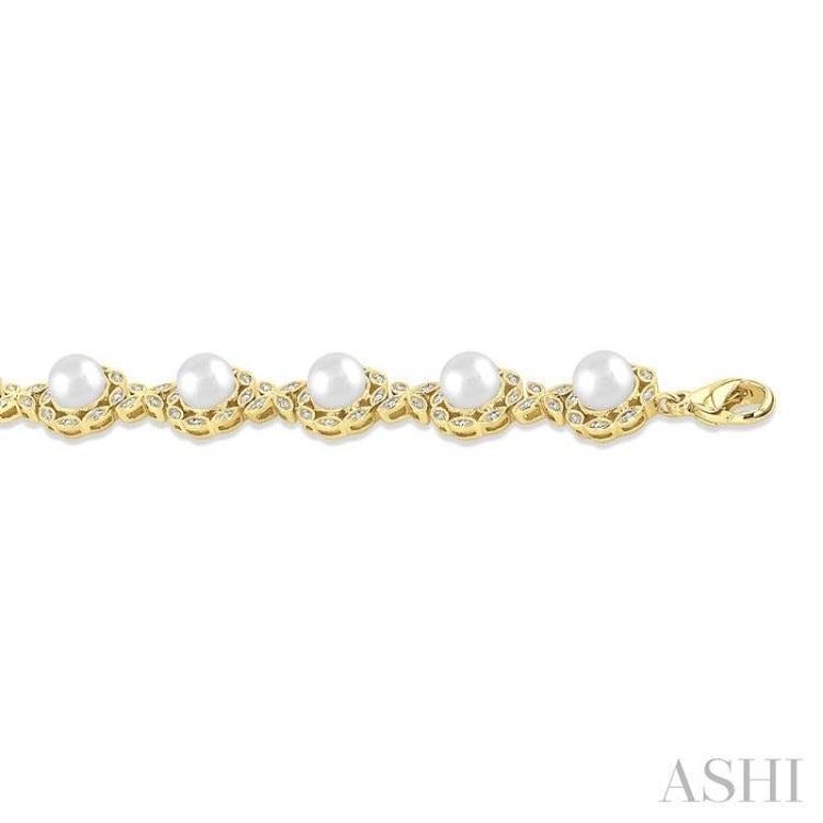 6 MM Cultured Pearl and 1/6 Ctw Round Cut Diamond Bracelet in Yellow Gold Vermeil
