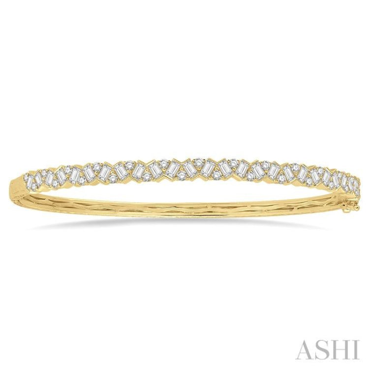 2 Ctw Zigzag Baguette and Round Cut Diamond Bangle in 14K Yellow Gold