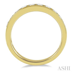3/4 Ctw Channel Set 11 Stone Round Cut Diamond Wedding Band in 14K Yellow Gold