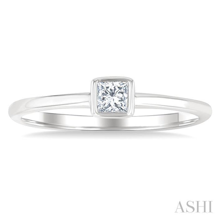 1/6 Ctw Petite Bezel Set Round Cut Diamond Fashion Ring in 10K White Gold