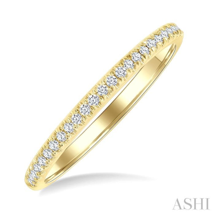 1/8 Ctw Round Cut Diamond Wedding Band in 14K Yellow Gold