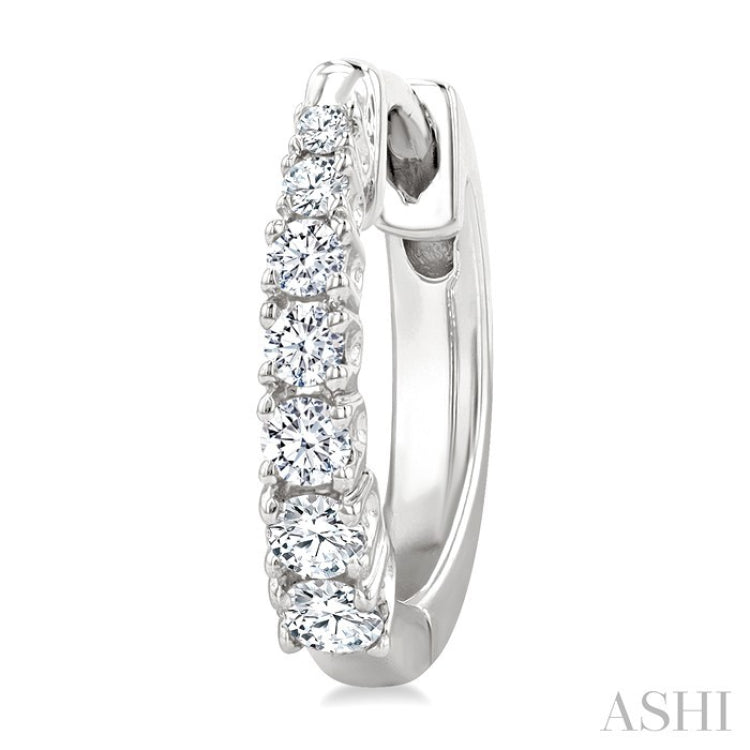 1/4 Ctw Graduated Round Cut Diamond Fashion Huggies in 14K White Gold